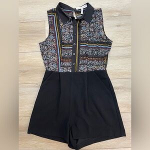 BCBGeneration Black floral sleeveless pockets romper size 4